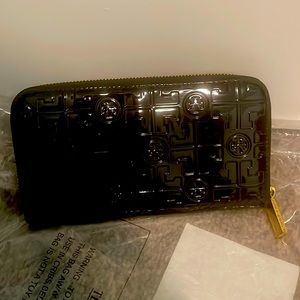 Tory Burch zippy wallet